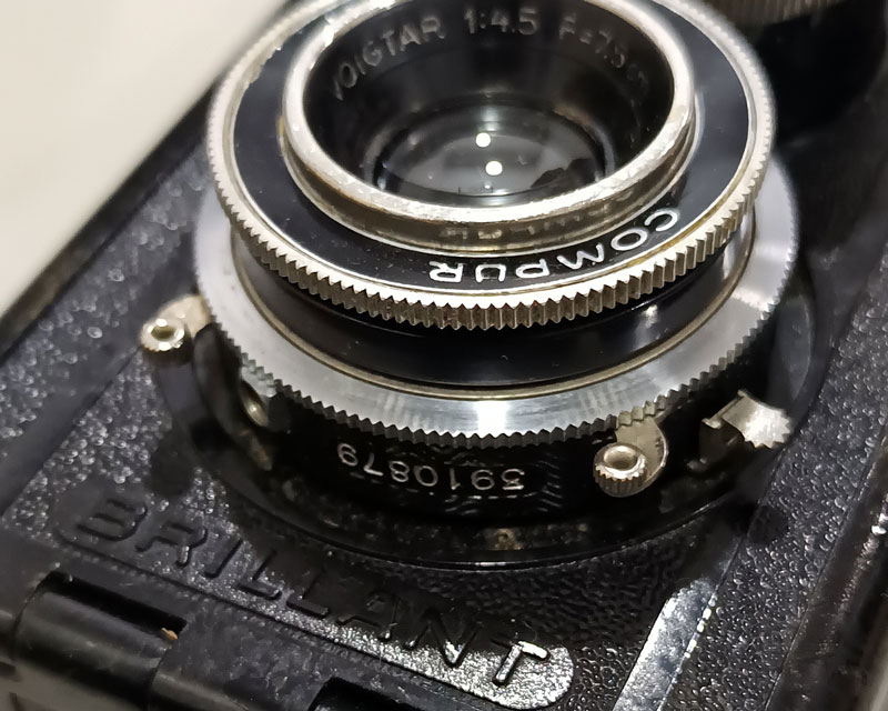 Voigtländer Brillant S Under Lens