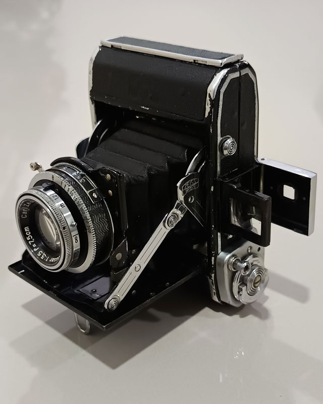 Zeiss Ikon Ikonta A 521 Open Front Left