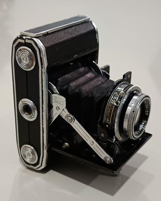 Zeiss Ikon Ikonta A 521 Open Front Right